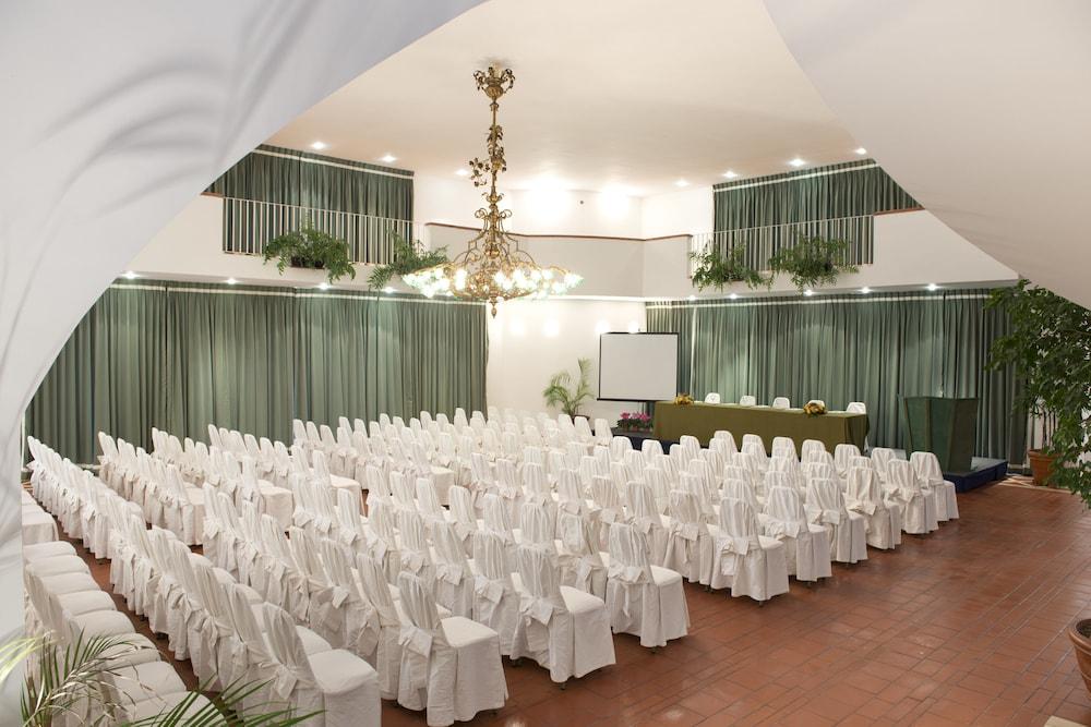 Ostuni A Mare Hotell Exteriör bild